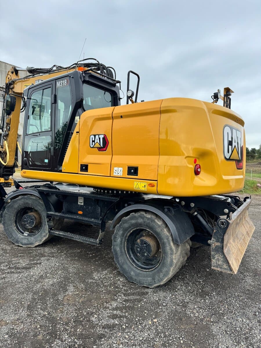 CAT 318 MAX Výbava ENGCOM-kleště.