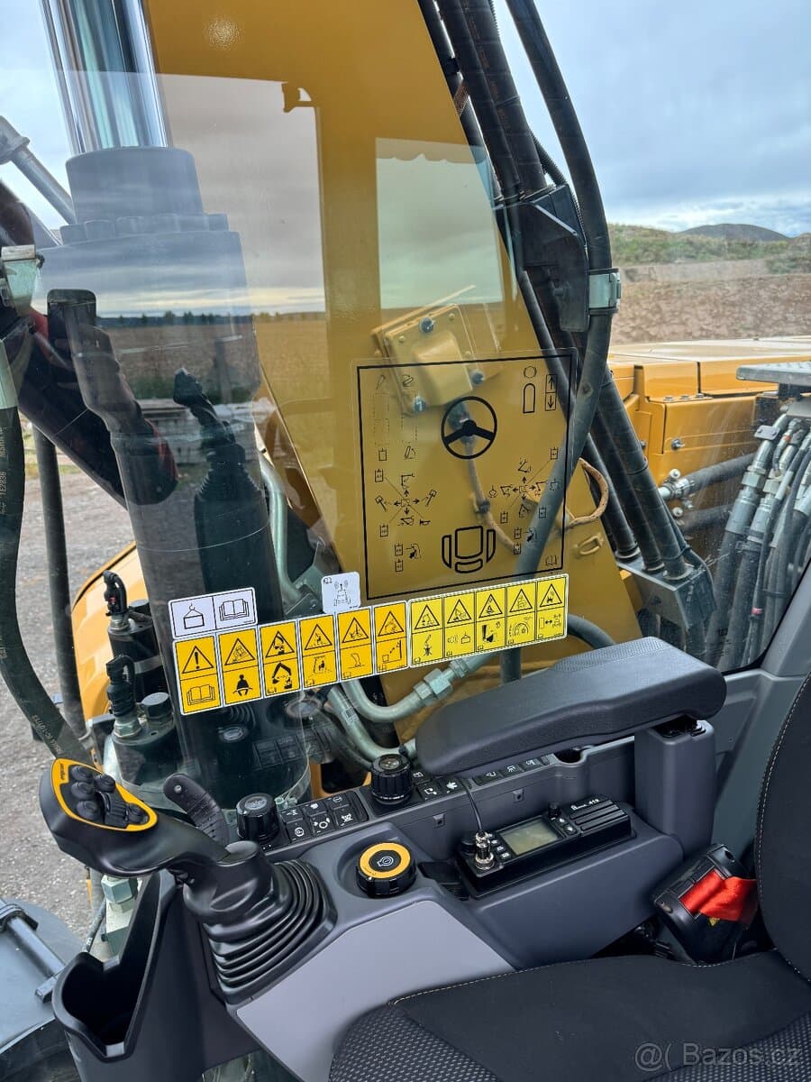 CAT 318 MAX Výbava ENGCOM-kleště.