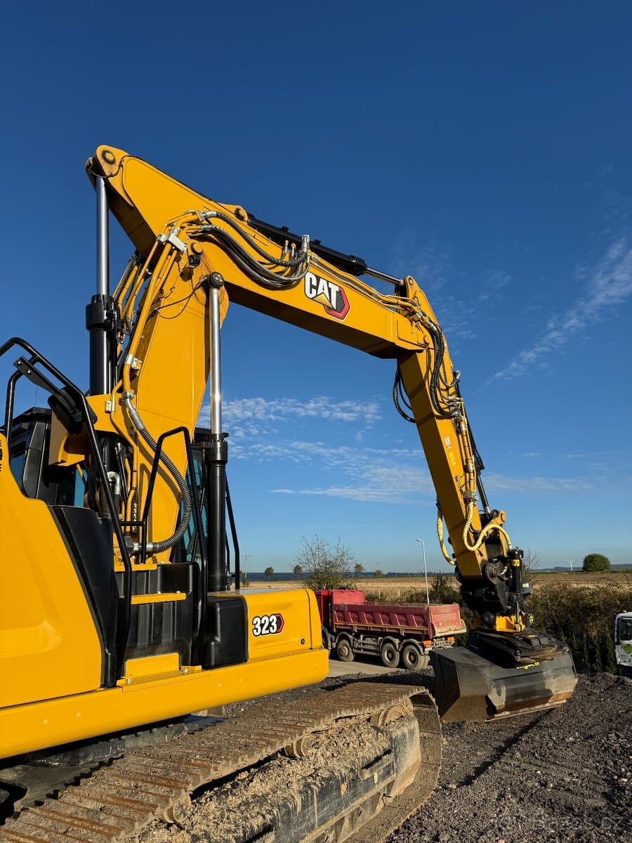 CAT 323 ENGCOM EPS kleště TOP STAV