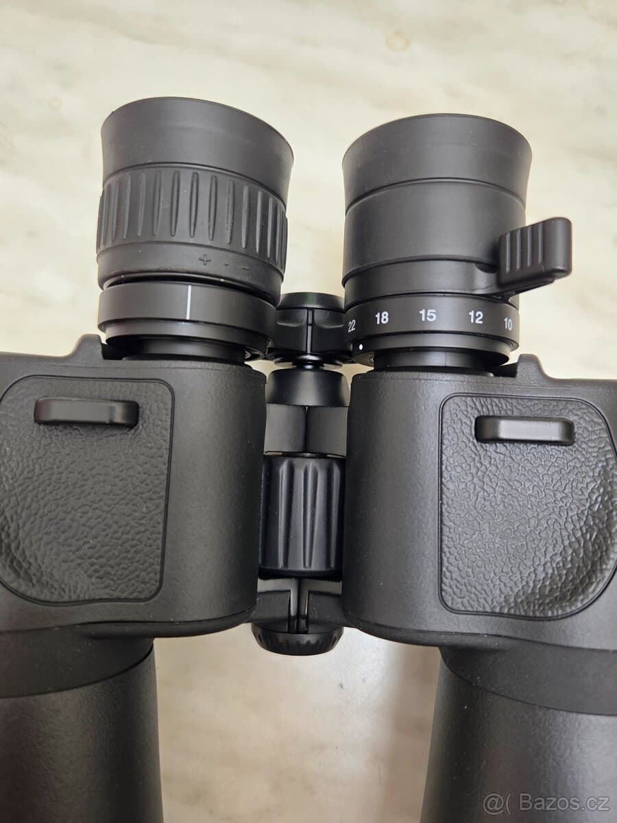 Dalekohled Nikon aculon 10-22×50