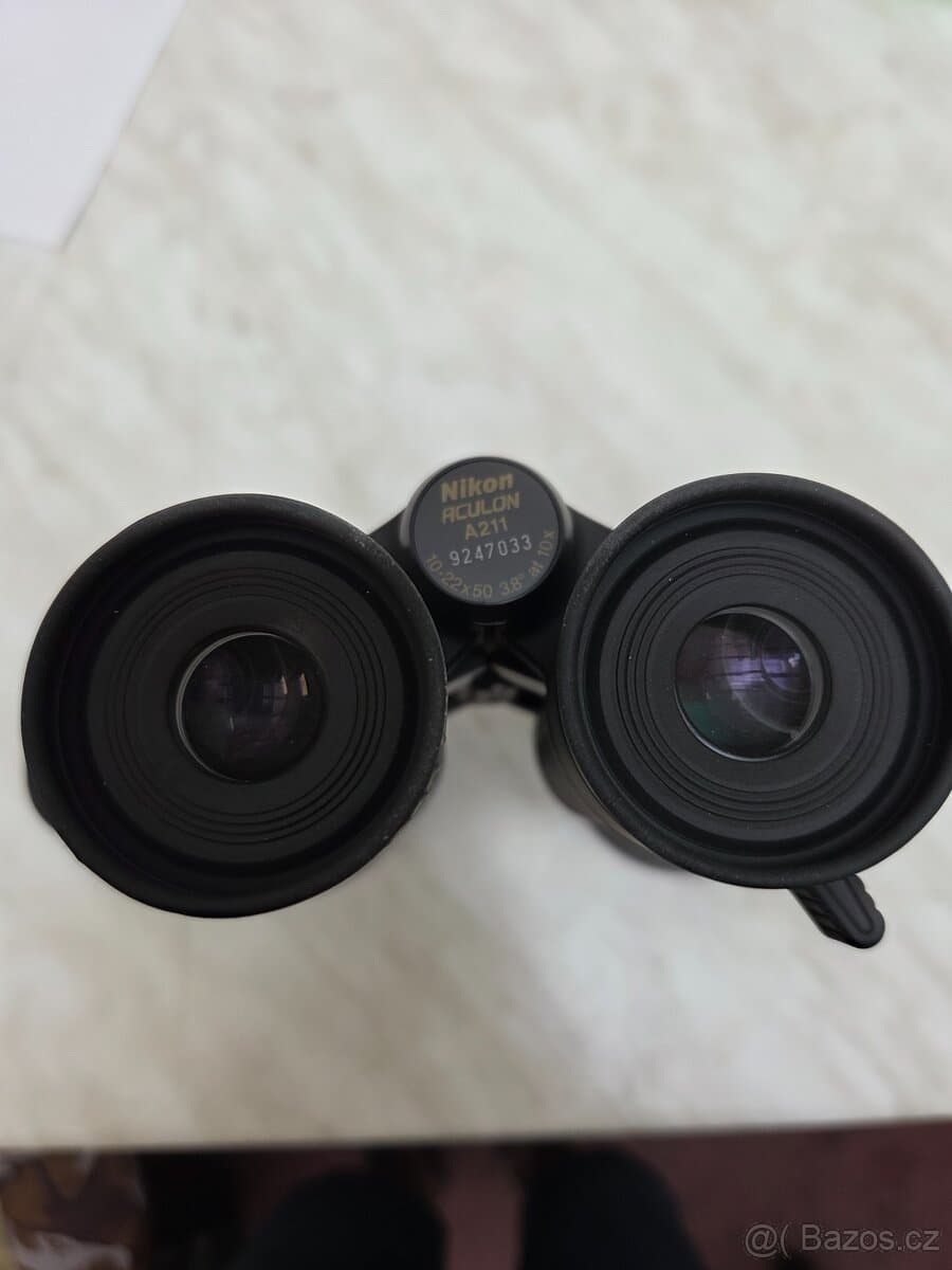 Dalekohled Nikon aculon 10-22×50