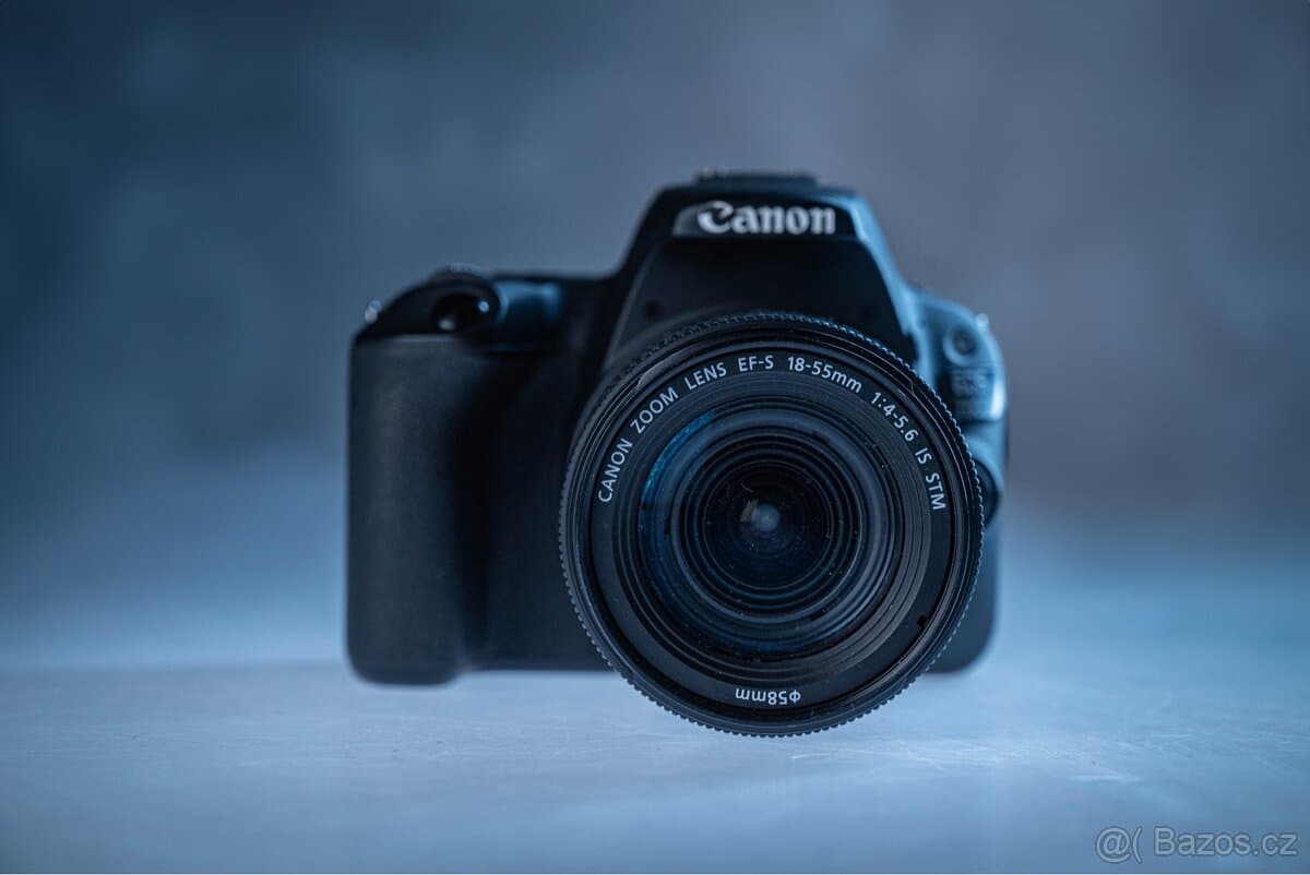 Canon EOS 200D
