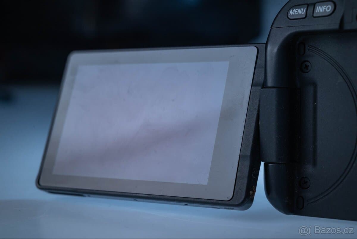 Canon EOS 200D