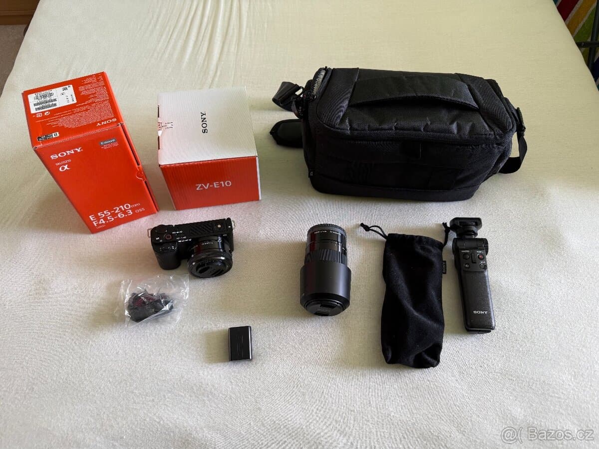 Sony ZV-E10 + 2 objektivy + grip GP-VPT2BT + příslušenství
