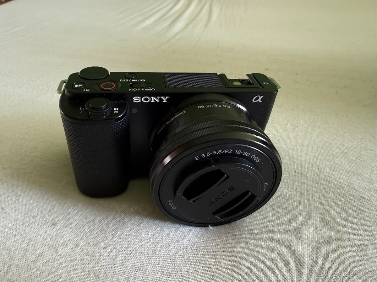 Sony ZV-E10 + 2 objektivy + grip GP-VPT2BT + příslušenství