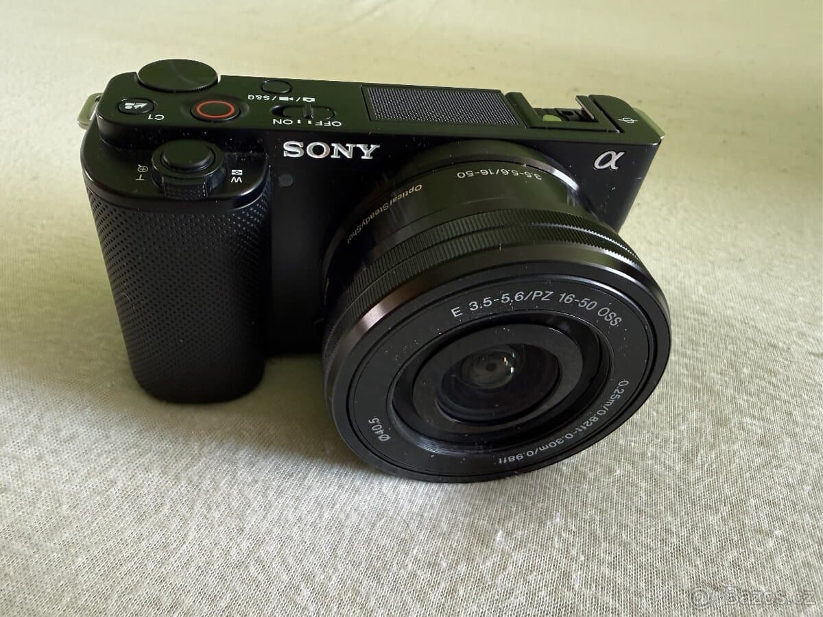 Sony ZV-E10 + 2 objektivy + grip GP-VPT2BT + příslušenství