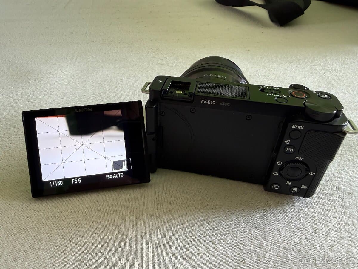 Sony ZV-E10 + 2 objektivy + grip GP-VPT2BT + příslušenství