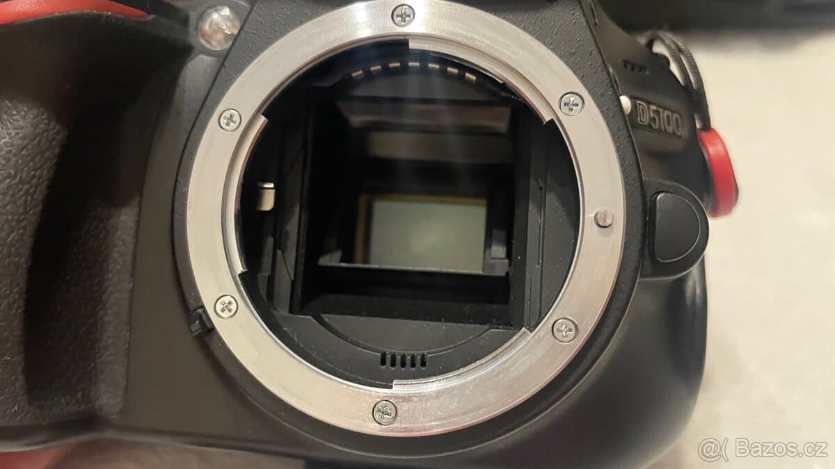 Nikon D5100 + Nikon 18-140 mm, Lowa, Peak Design