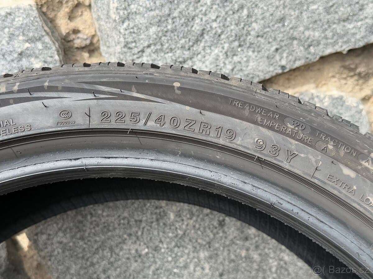 celoroční pneumatiky 225/40 R19 Tracmax