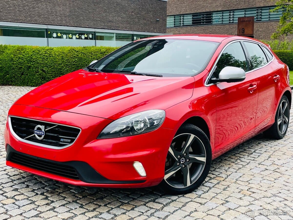 Volvo V40 2.0 MANUÁL D3 R-DESIGN TAŽNÉ