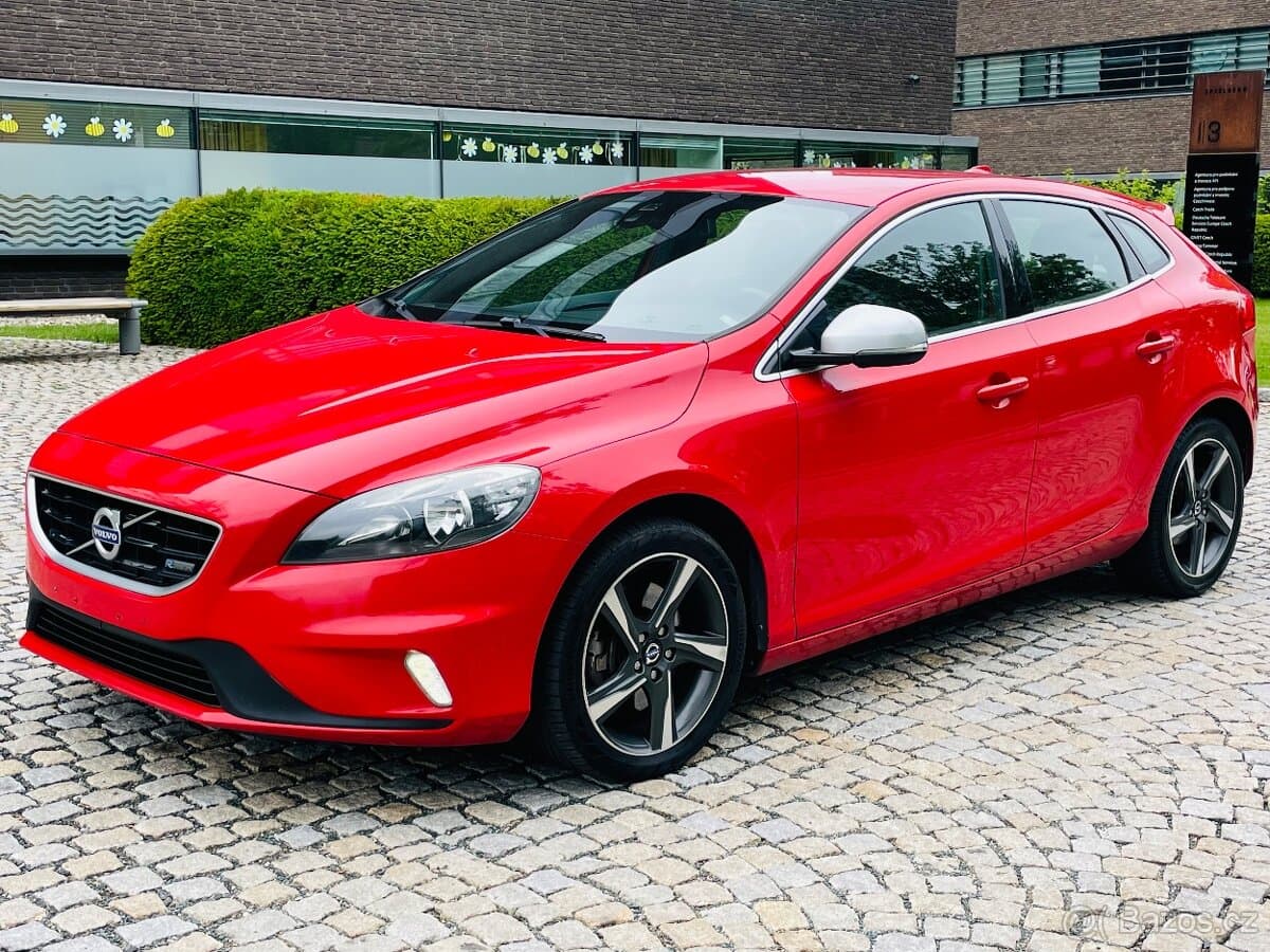 Volvo V40 2.0 MANUÁL D3 R-DESIGN TAŽNÉ
