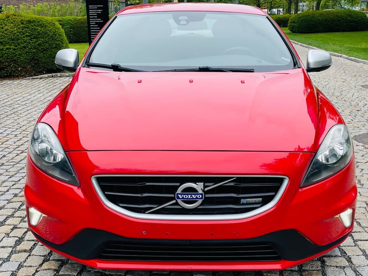 Volvo V40 2.0 MANUÁL D3 R-DESIGN TAŽNÉ