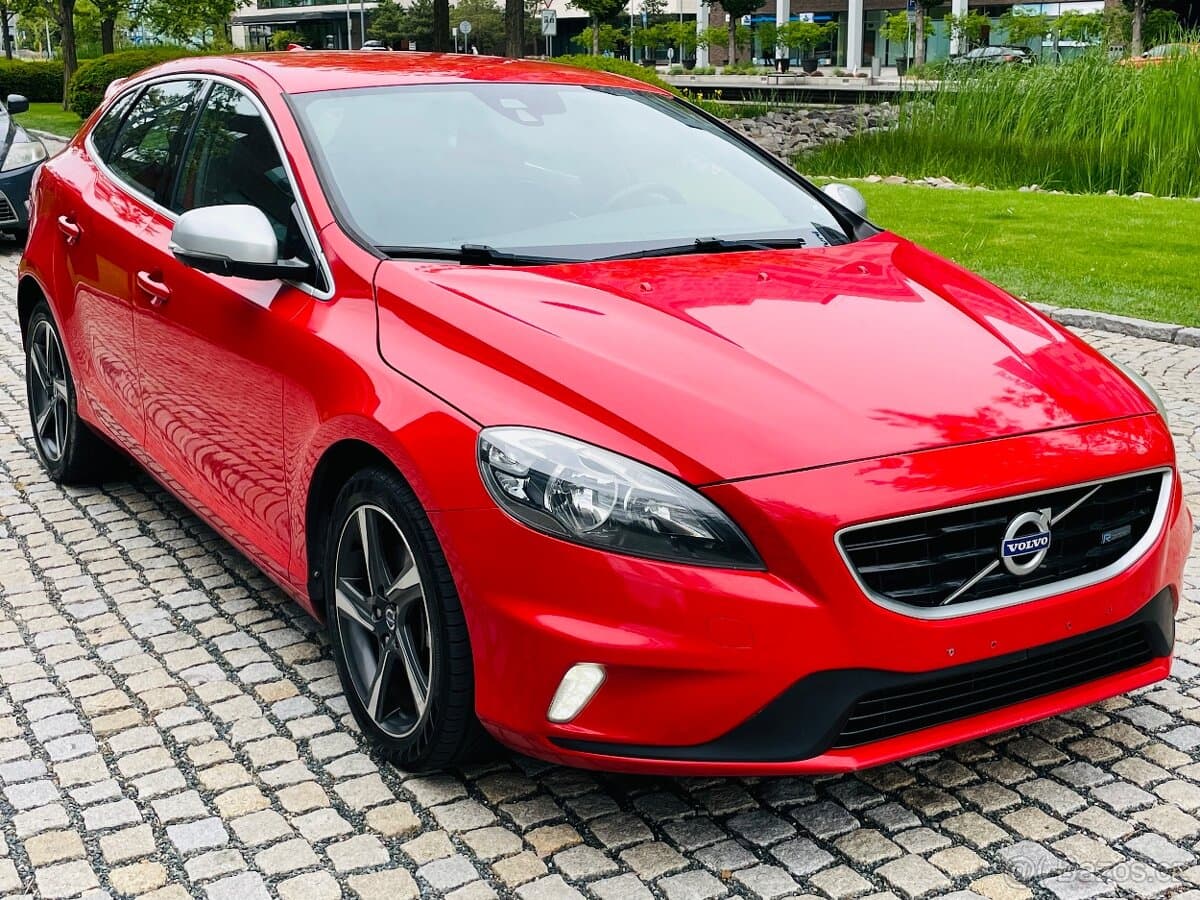 Volvo V40 2.0 MANUÁL D3 R-DESIGN TAŽNÉ