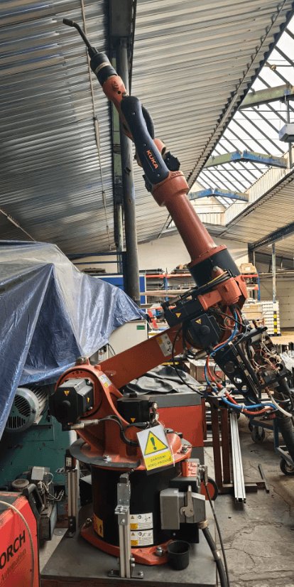 Svařovací robot KUKA KR 16 a zdroj LORCH 400 (možno i zvlášť