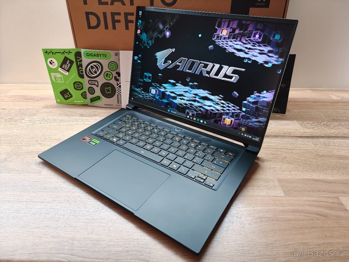 165HZ_KOVOVÝ GIGABYTE AERO X16_R7 AI 350_32GB_RTX 5070 8GB