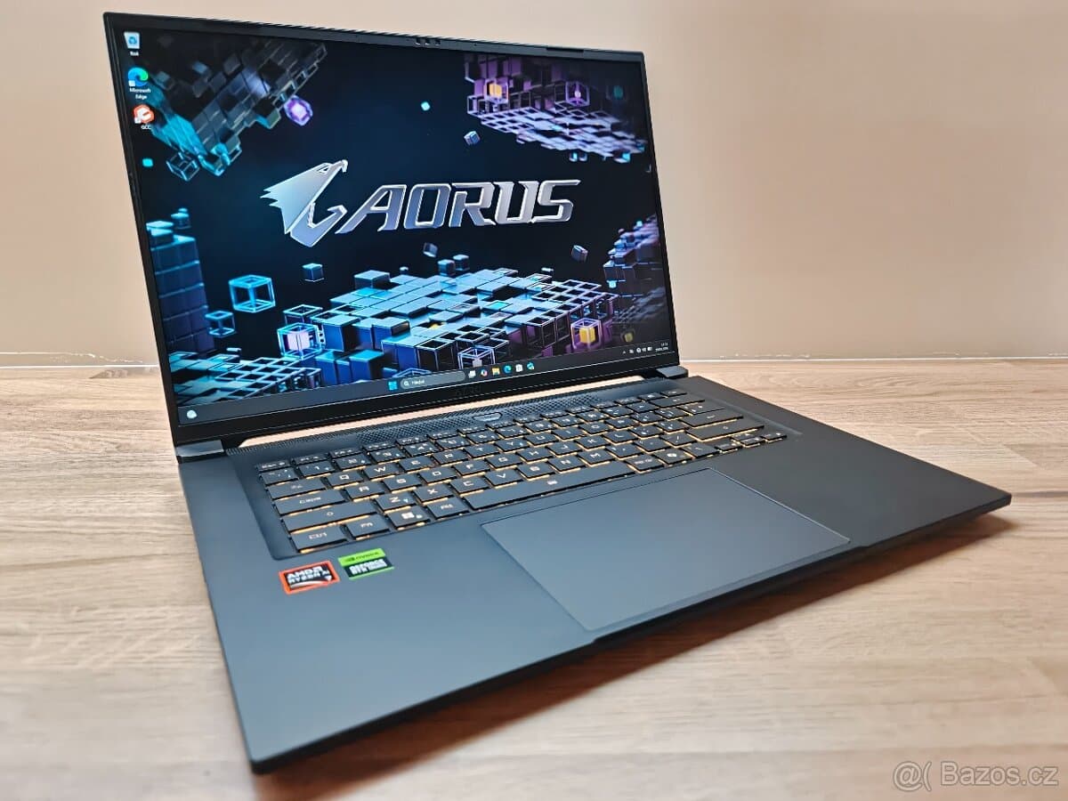 165HZ_KOVOVÝ GIGABYTE AERO X16_R7 AI 350_32GB_RTX 5070 8GB