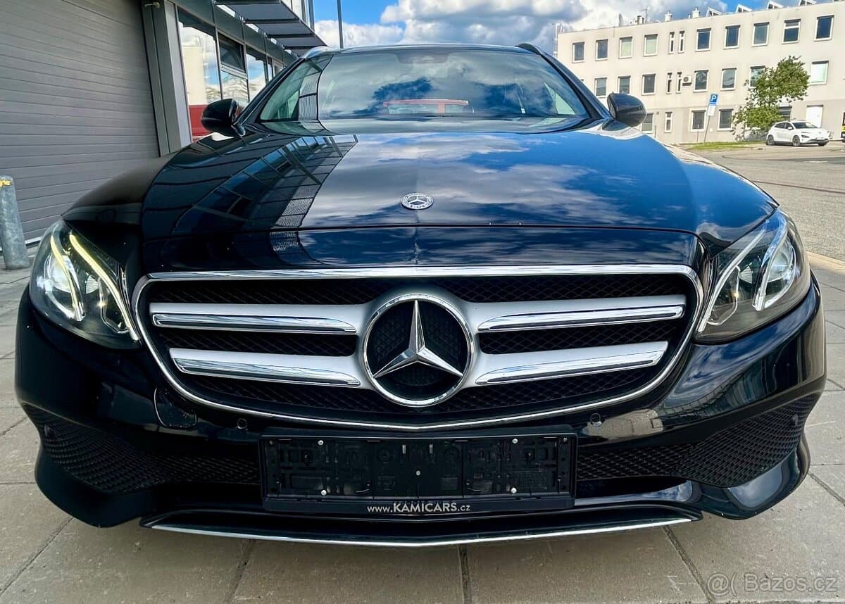 MERCEDES E 220D 143KW AUTOMAT-LED-NAVI-KAMERA-VYHŘEV-PDC