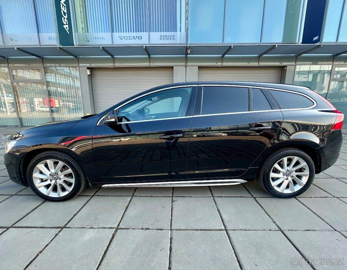 VOLVO V60 2.0D4 120KW 5VÁLEC MANUÁL-XENON-VYHŘEV-PDC