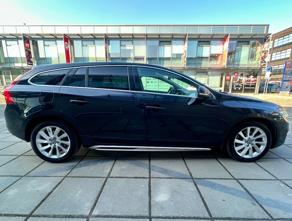 VOLVO V60 2.0D4 120KW 5VÁLEC MANUÁL-XENON-VYHŘEV-PDC