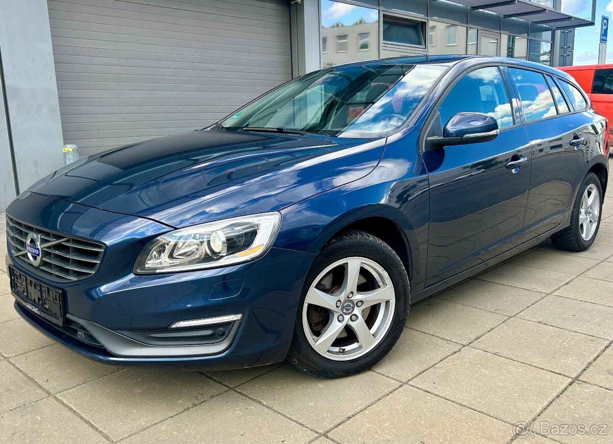 VOLVO V60 2.0D4 120KW 5VÁLEC VIRTUAL-XENON-BLIS-NAVI-TAŽNÉ
