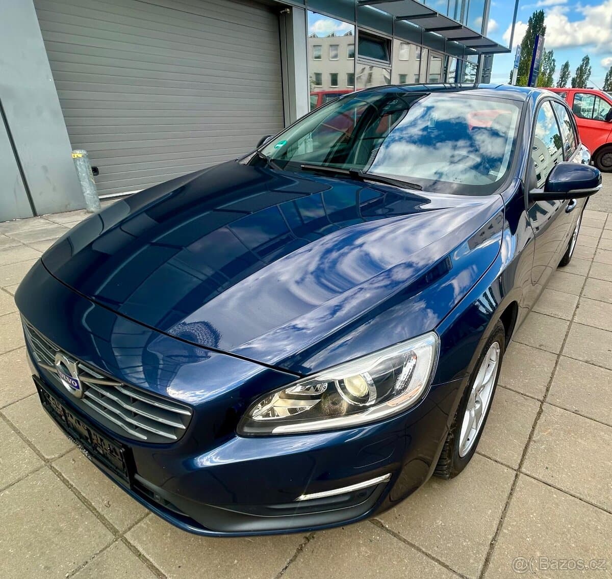 VOLVO V60 2.0D4 120KW 5VÁLEC VIRTUAL-XENON-BLIS-NAVI-TAŽNÉ