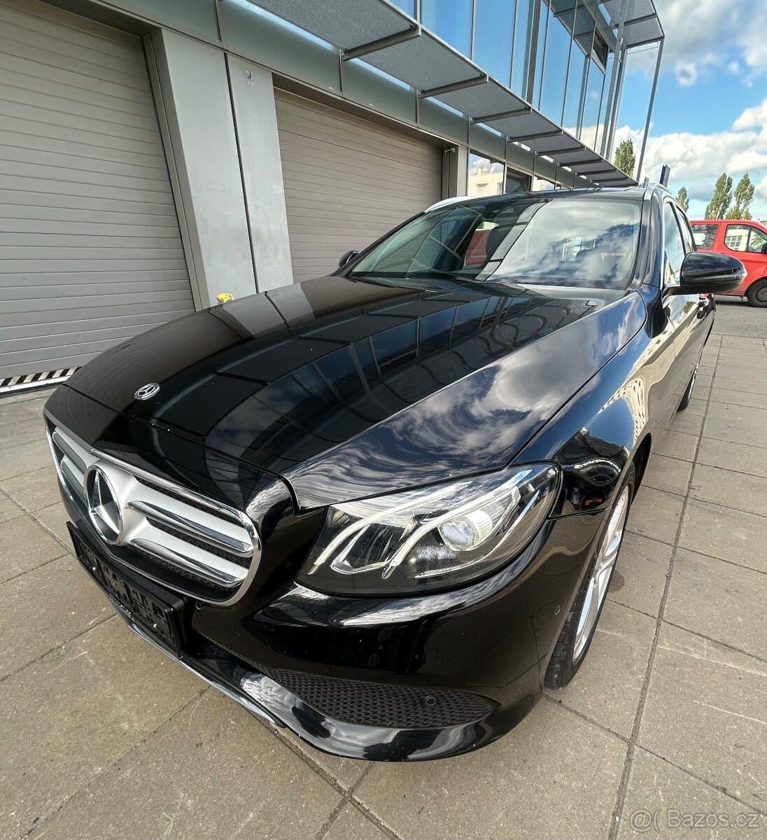 MERCEDES E 220D 143KW AUTOMAT-LED-NAVI-KAMERA-VYHŘEV