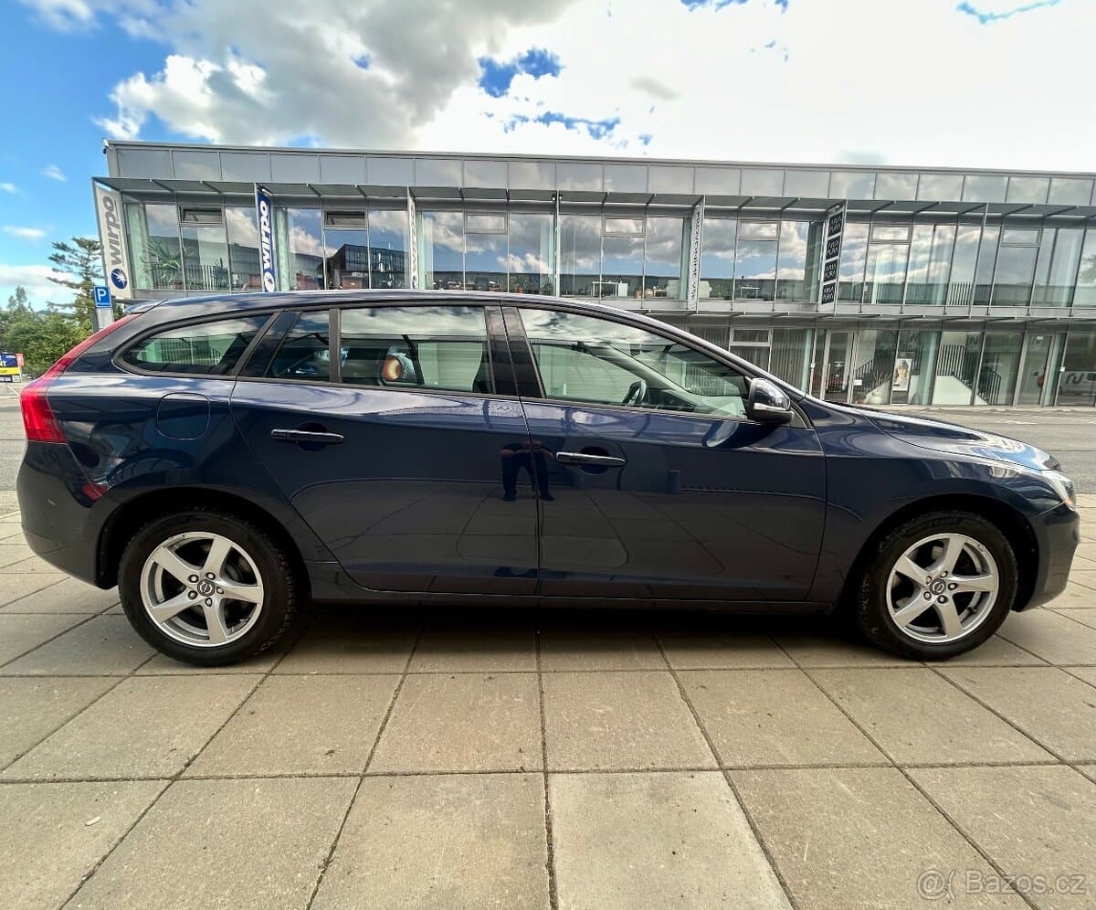 VOLVO V60 2.0D4 120KW 5VÁLEC VIRTUAL-XENON-NAVI-BLIS-TAŽNÉ