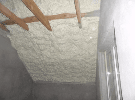 Izolace, Pěna, PUR Izolace, stříkaná izolační PUR pěna