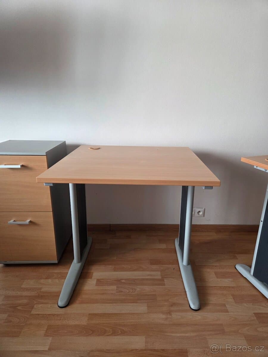 Prodám stolek pod PC a skříňku na dokumenty