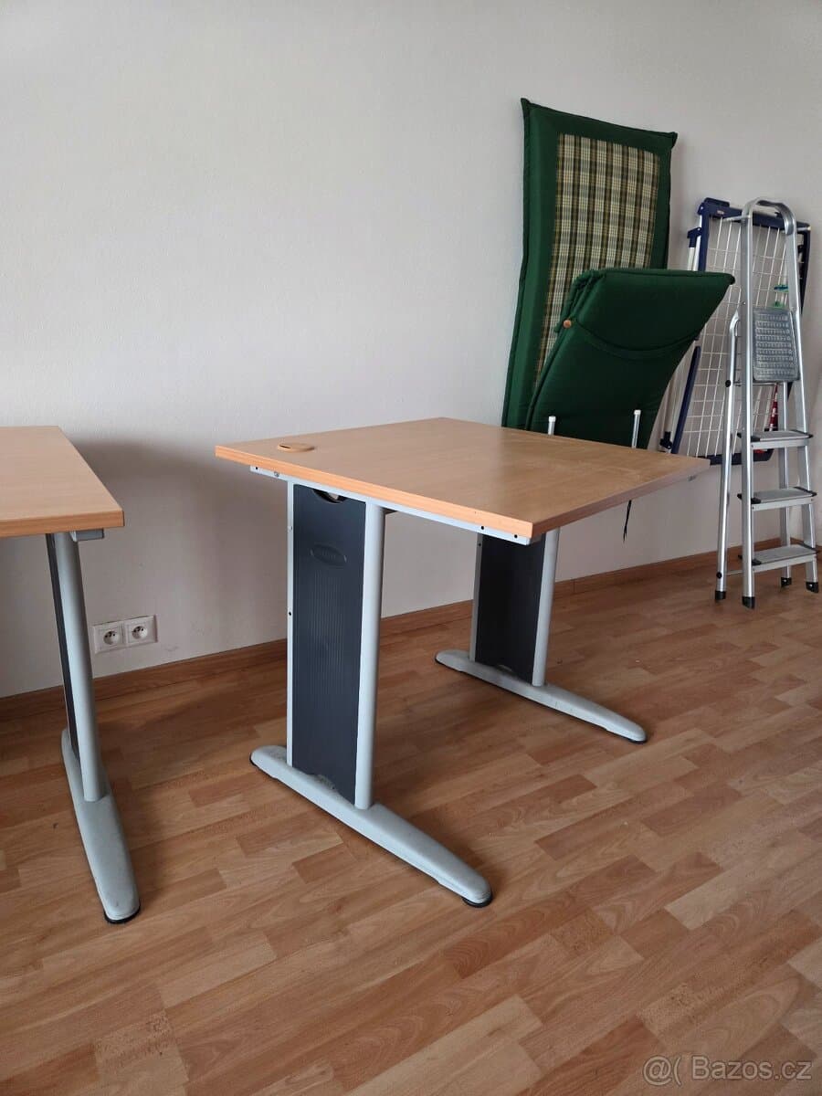 Prodám stolek pod PC a skříňku na dokumenty
