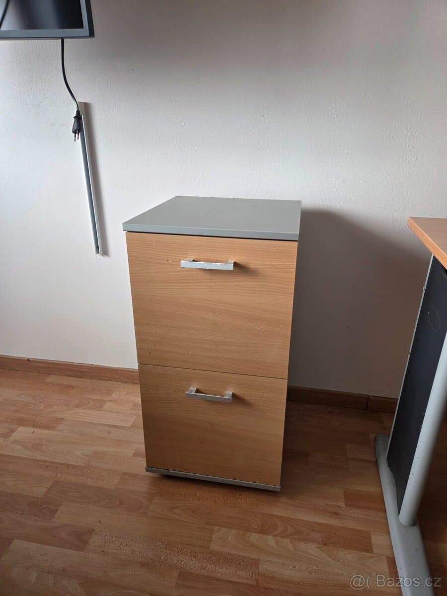 Prodám stolek pod PC a skříňku na dokumenty