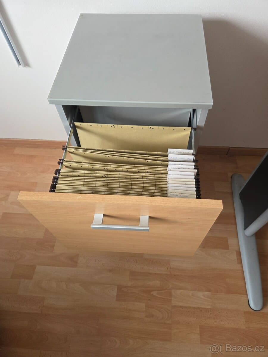 Prodám stolek pod PC a skříňku na dokumenty