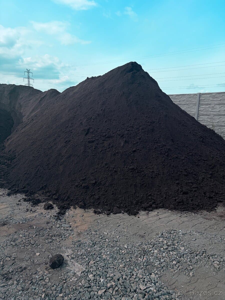 Kvalitní Hlína Zemina Na základní trávníku
