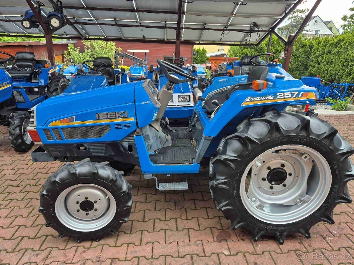 Japonský malotraktor Iseki TU257F (25 HP, 4x4)