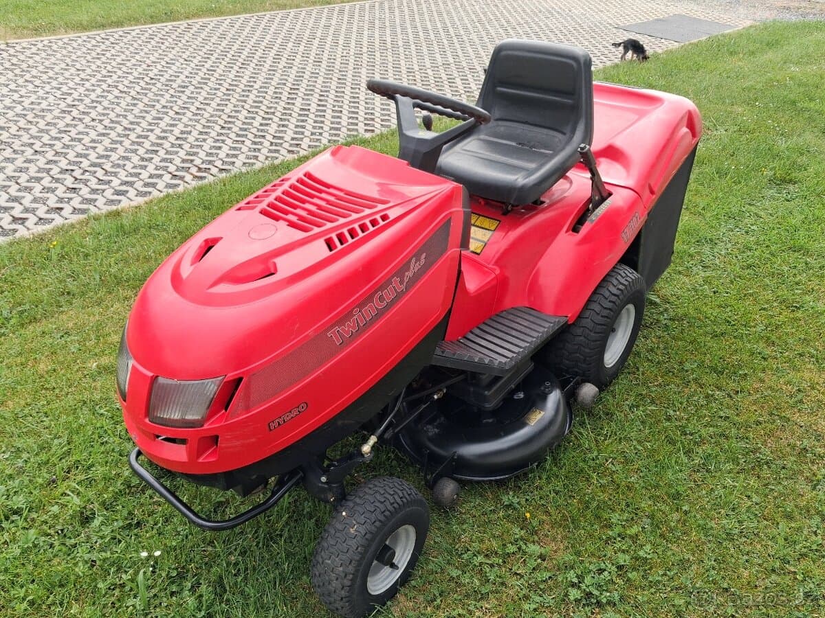 ZAHRADNÍ TRAKTOR CASTEL GARDEN
