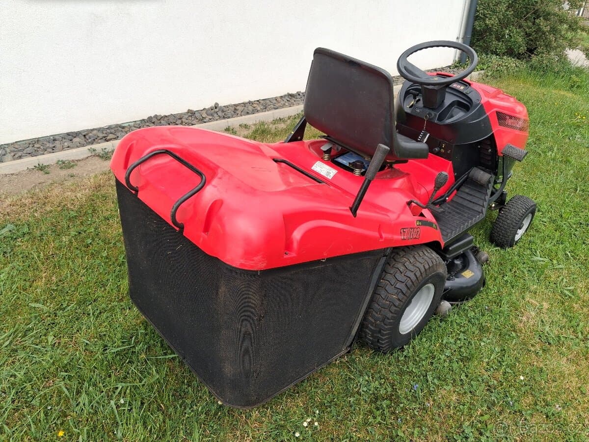 ZAHRADNÍ TRAKTOR CASTEL GARDEN
