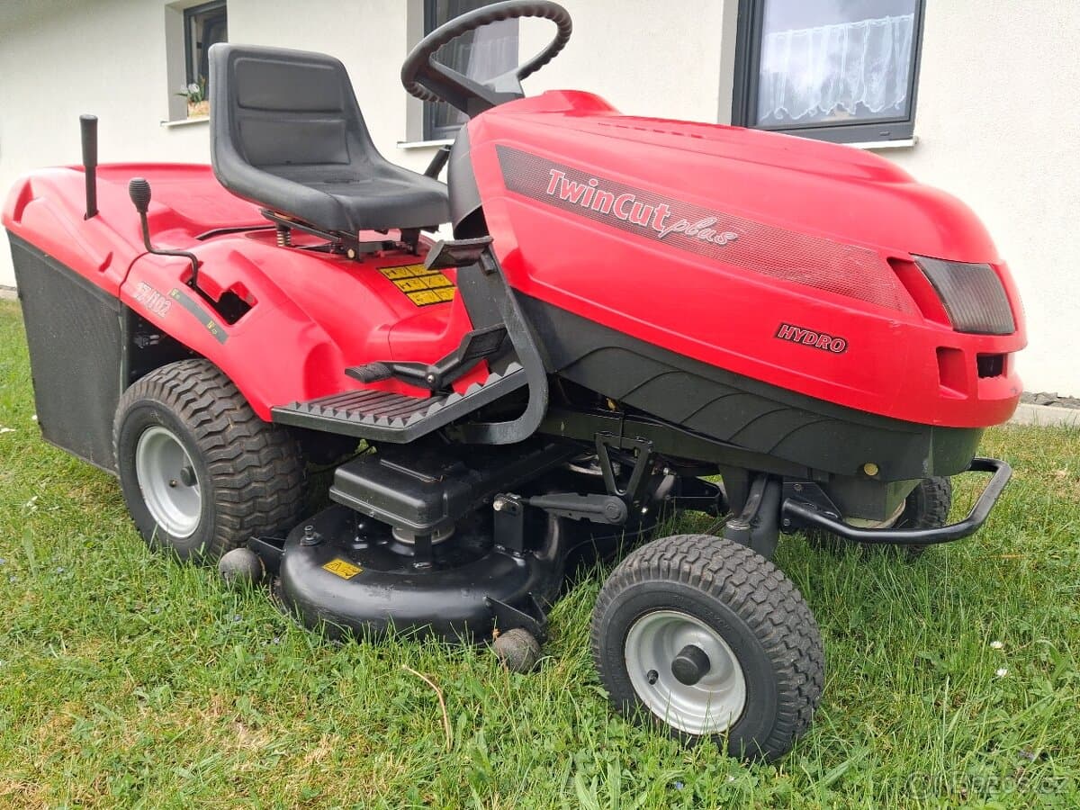 ZAHRADNÍ TRAKTOR CASTEL GARDEN