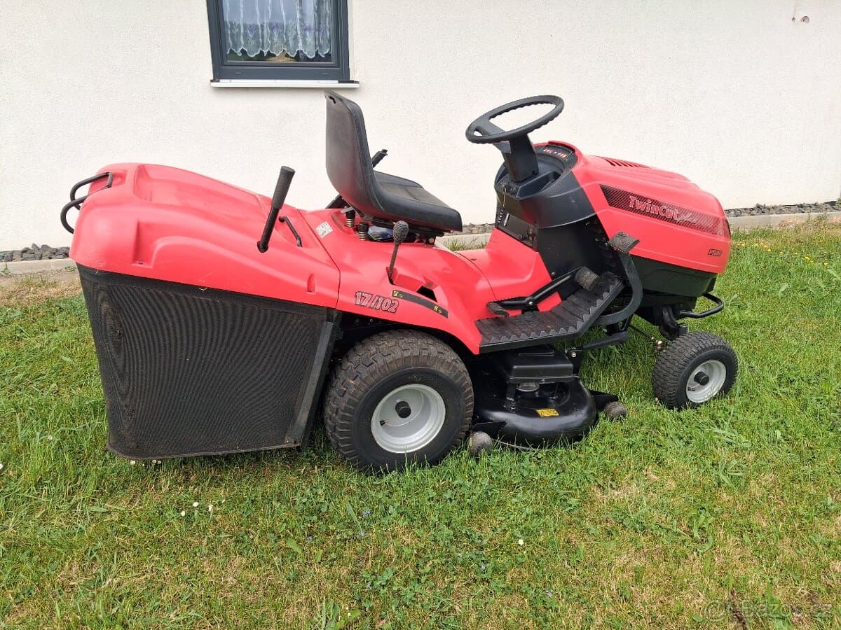 ZAHRADNÍ TRAKTOR CASTEL GARDEN