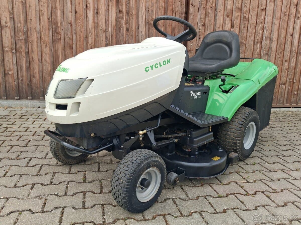 ZAHRADNÍ TRAKTOR VIKING
