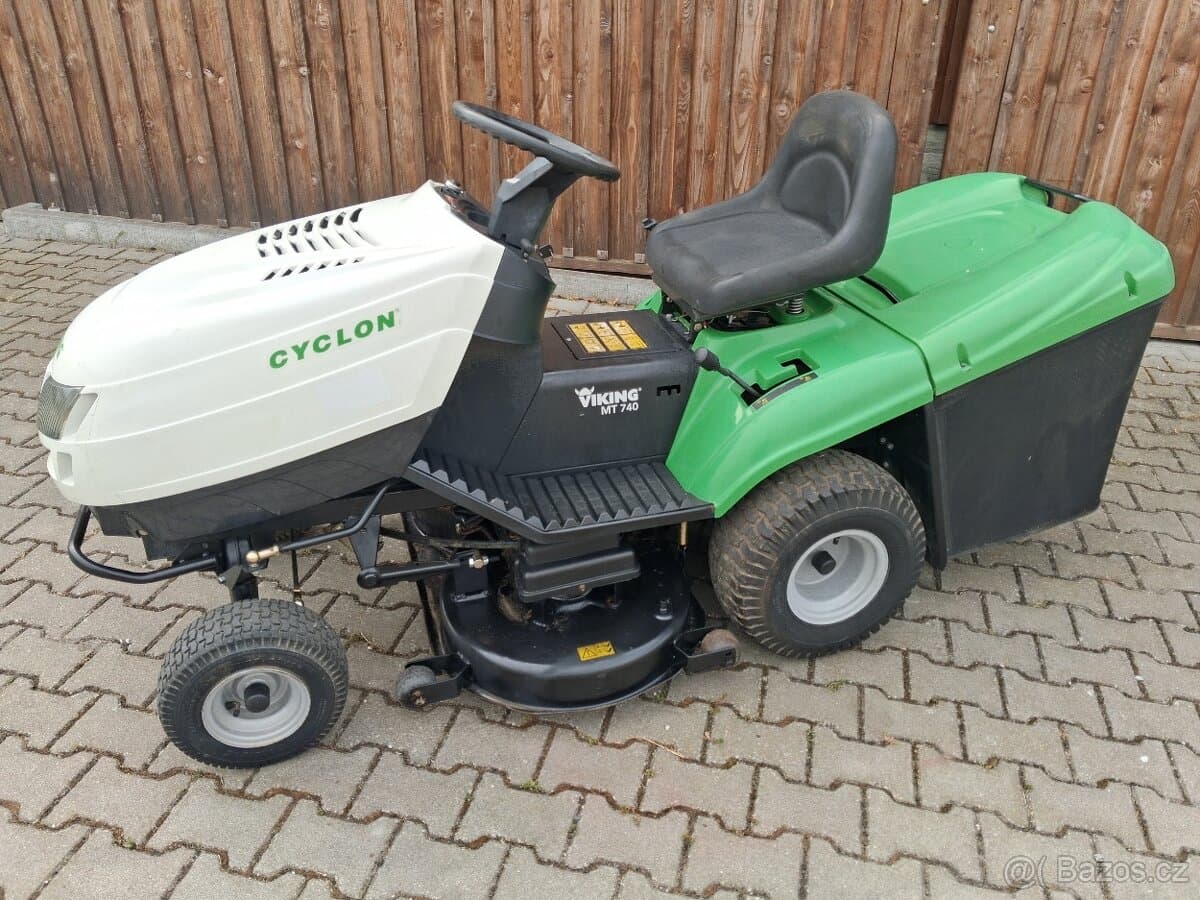 ZAHRADNÍ TRAKTOR VIKING