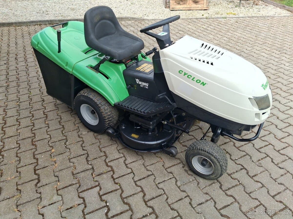 ZAHRADNÍ TRAKTOR VIKING