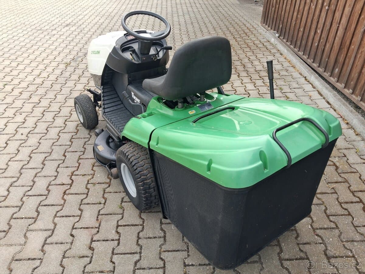 ZAHRADNÍ TRAKTOR VIKING