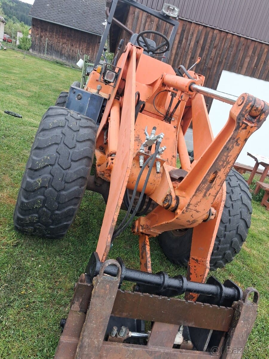 KLOUBOVÝ NAKLADAČ KUBOTA