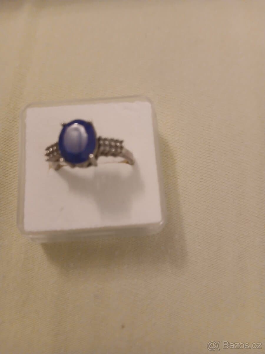 Stříbrný prsten s lapisem lazuli