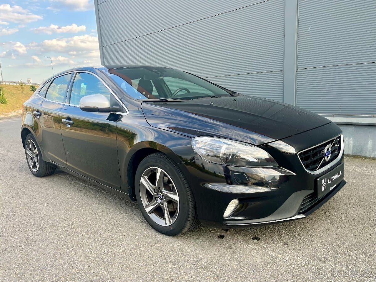 Volvo V40 D2 88kW R-Design VÝHŘEV Bi-Xenony NAVI Senzory