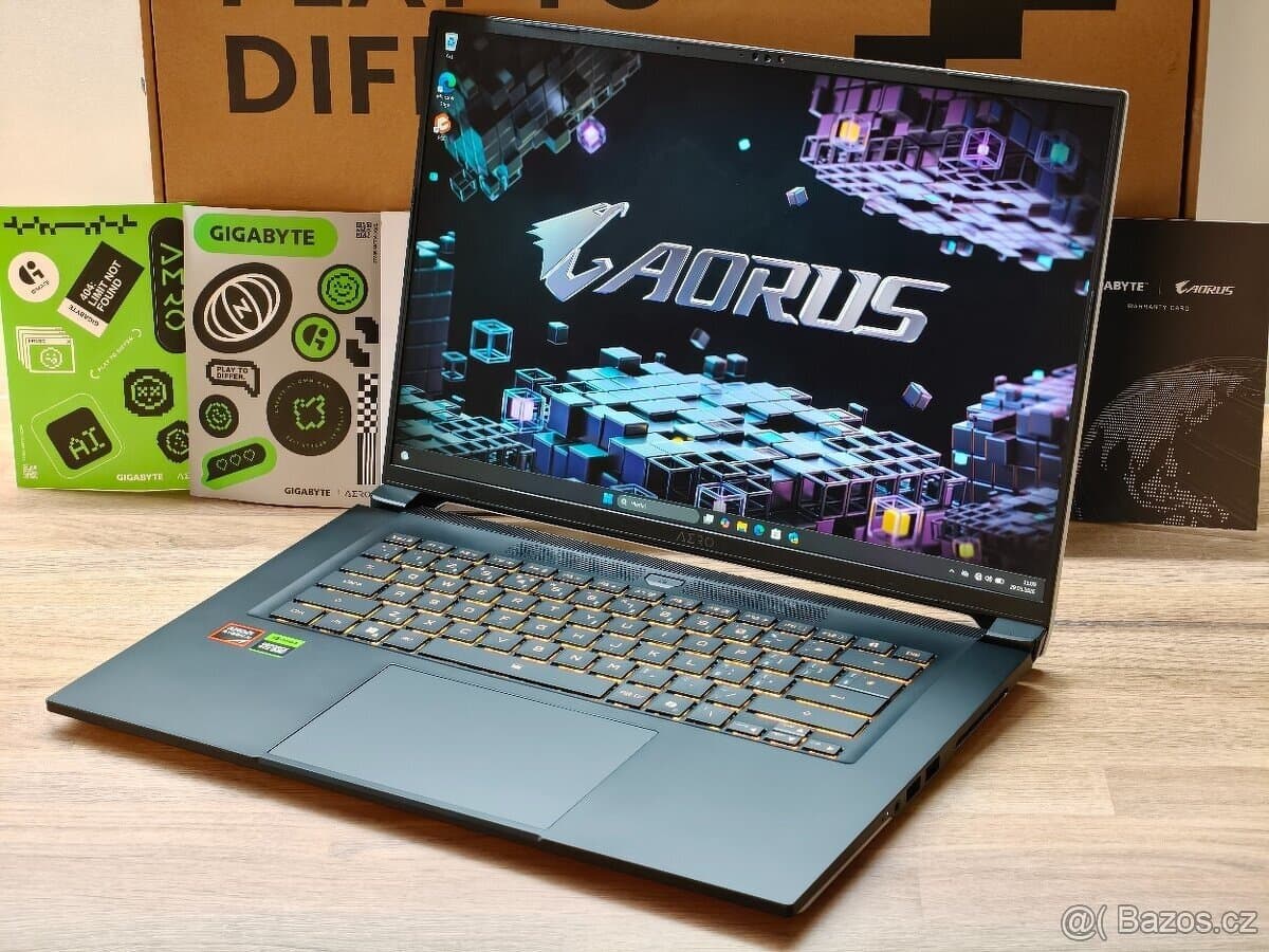 165HZ_KOVOVÝ GIGABYTE AERO X16_R7 AI 350_32GB_RTX 5070 8GB