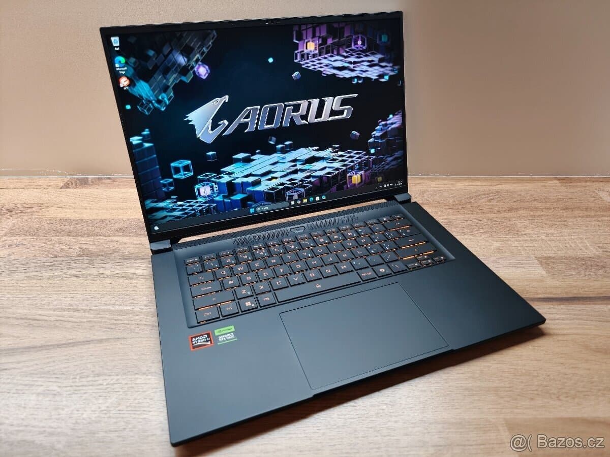 165HZ_KOVOVÝ GIGABYTE AERO X16_R7 AI 350_32GB_RTX 5070 8GB