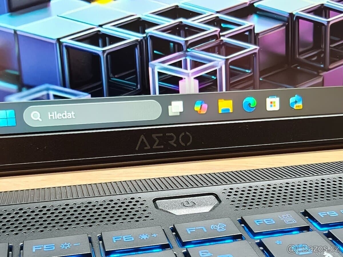 165HZ_KOVOVÝ GIGABYTE AERO X16_R7 AI 350_32GB_RTX 5070 8GB