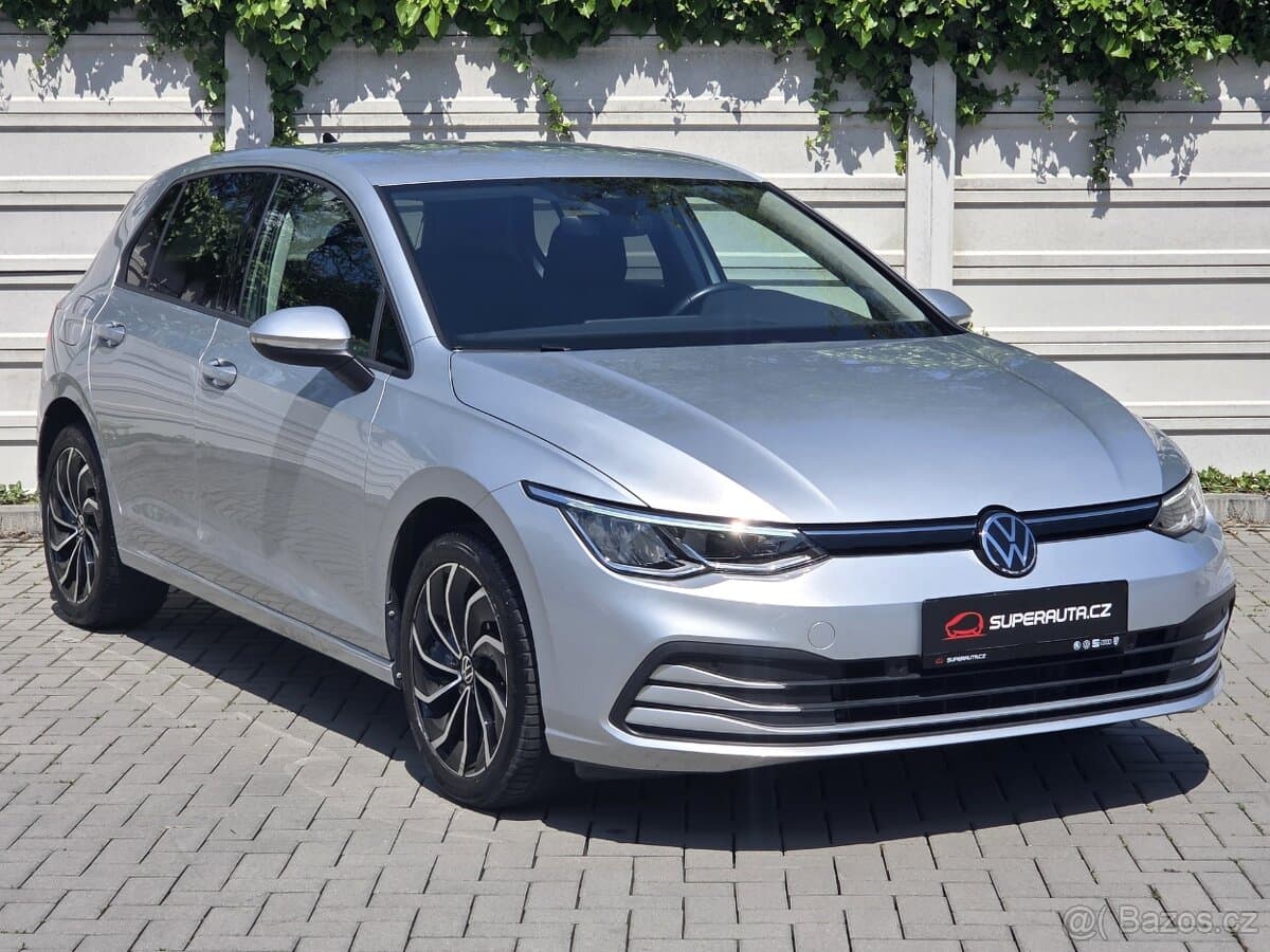 VW Golf 1.5 TSI Life / koupeno v ČR / NEHAVAROVÁNO