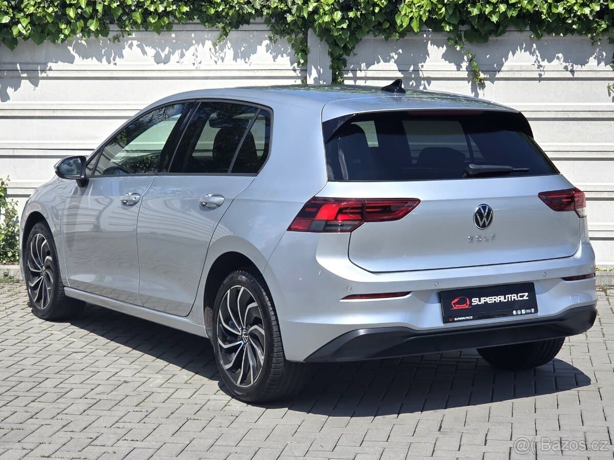 VW Golf 1.5 TSI Life / koupeno v ČR / NEHAVAROVÁNO